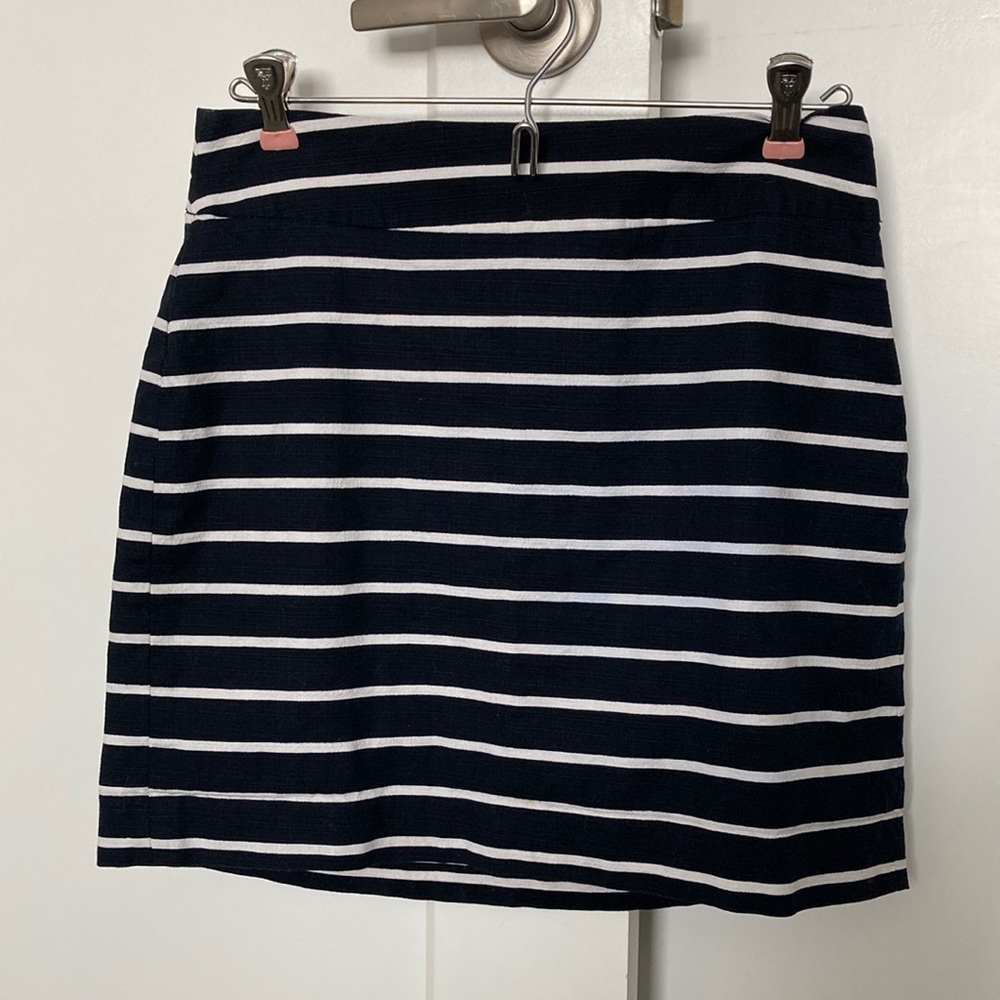 Banana Republic dark navy striped mini skirt, size 4